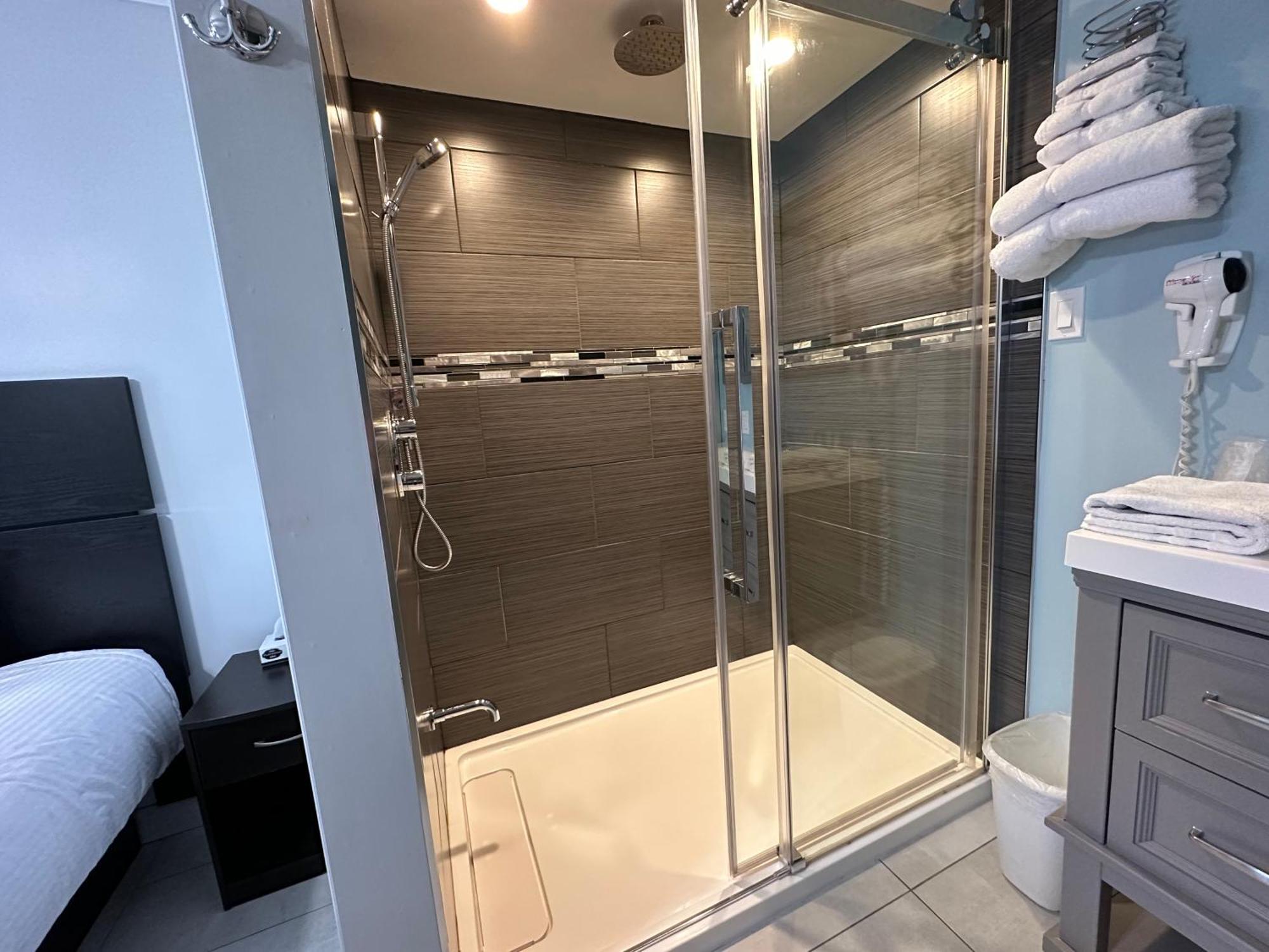 Motel Le Refuge Шербрук Екстериор снимка