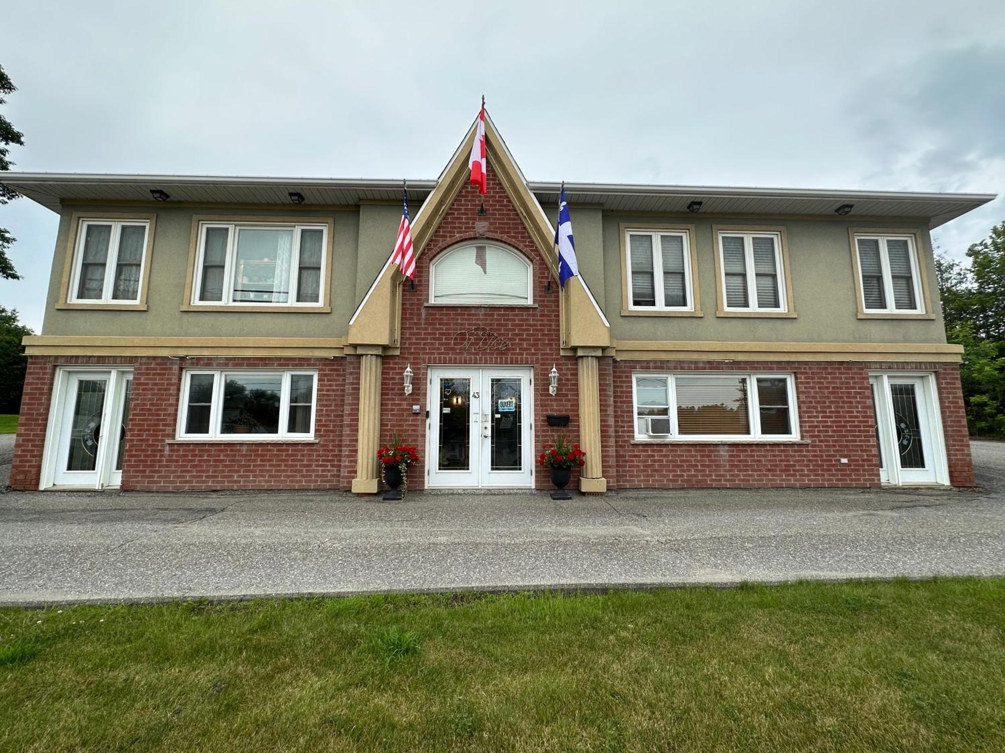 Motel Le Refuge Шербрук Екстериор снимка