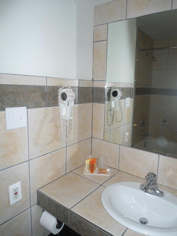 Motel Le Refuge Шербрук Екстериор снимка