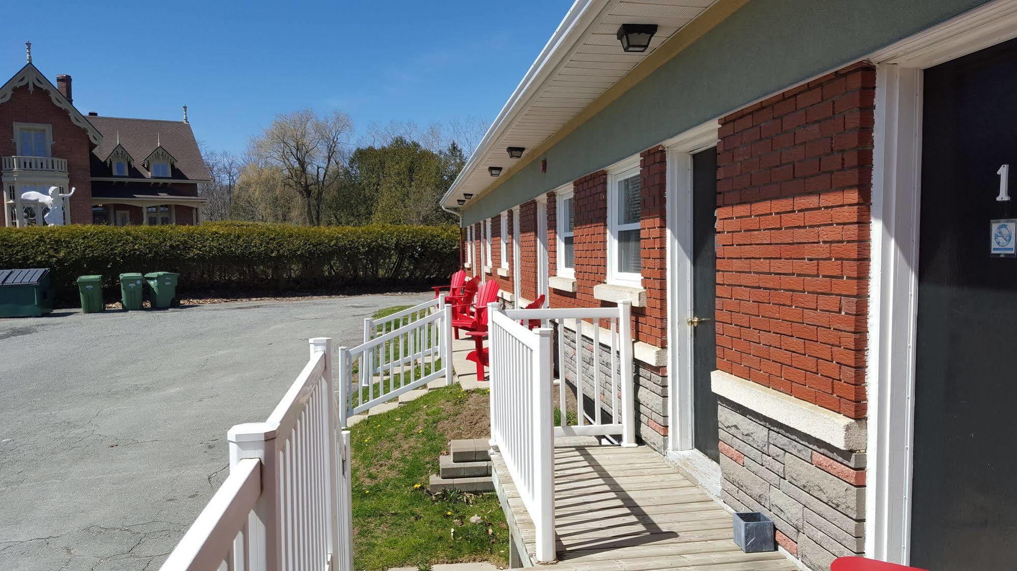 Motel Le Refuge Шербрук Екстериор снимка
